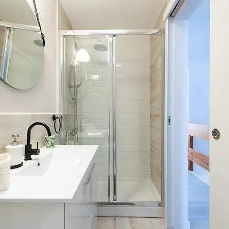 Ideal Getaway Private Terrace 2Br Chalet בקתה