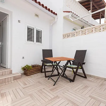 בקתה Ideal Getaway Private Terrace 2Br Chalet אגאטה